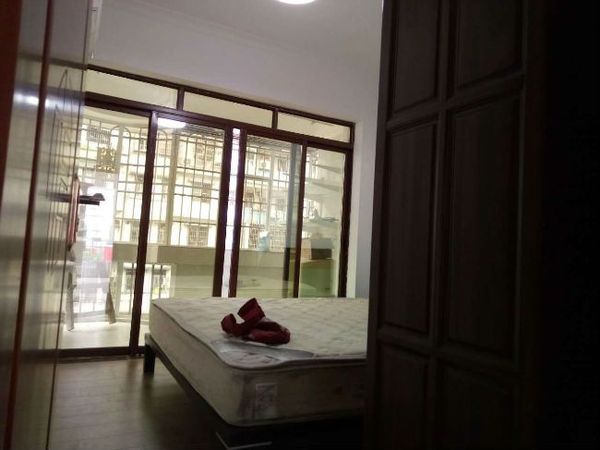 华阳小学本部 卧室可放1.8米床的两房 实图实景